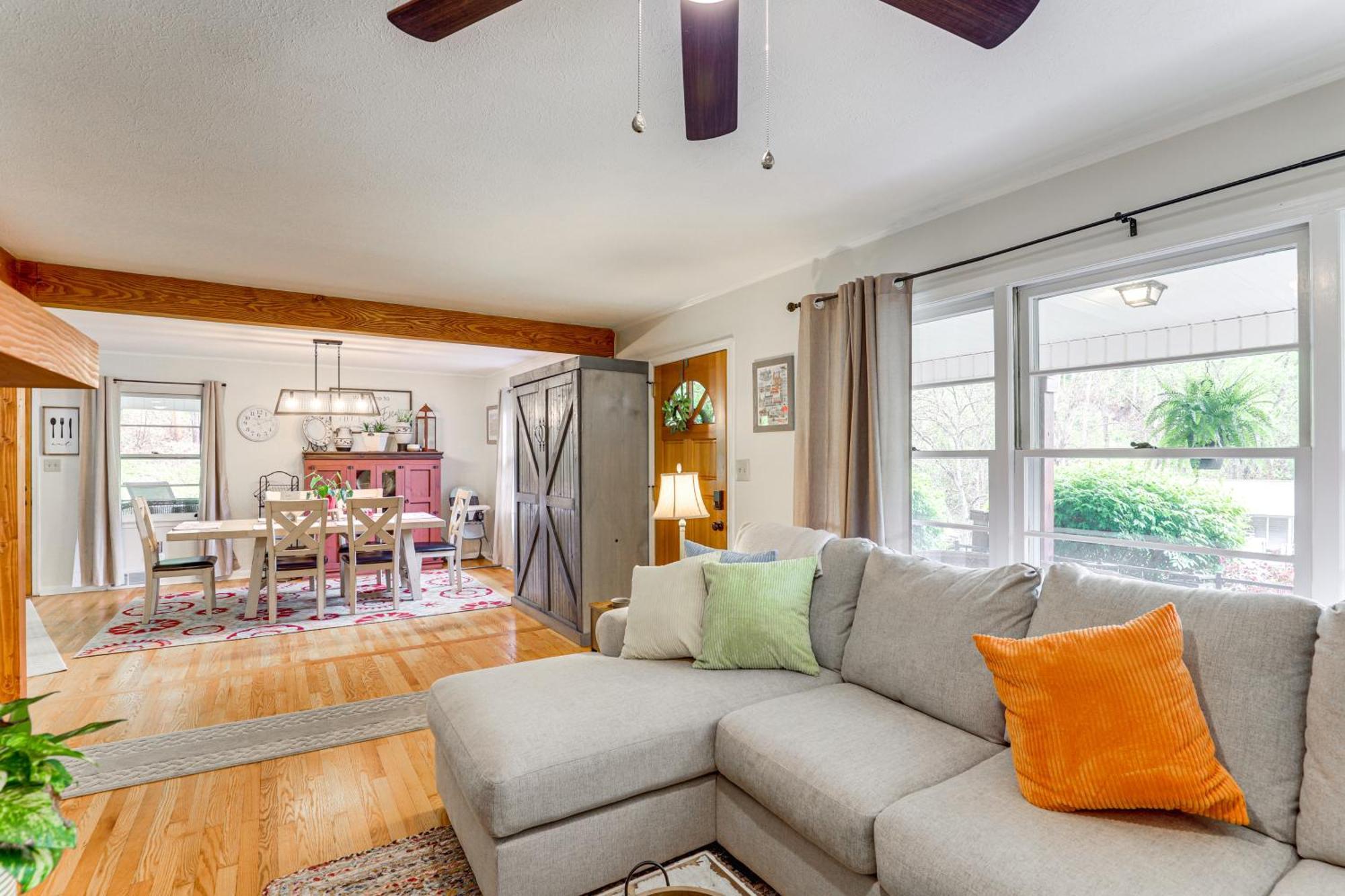 Updated Marshall Home With Fire Pit And Game Room! Buitenkant foto