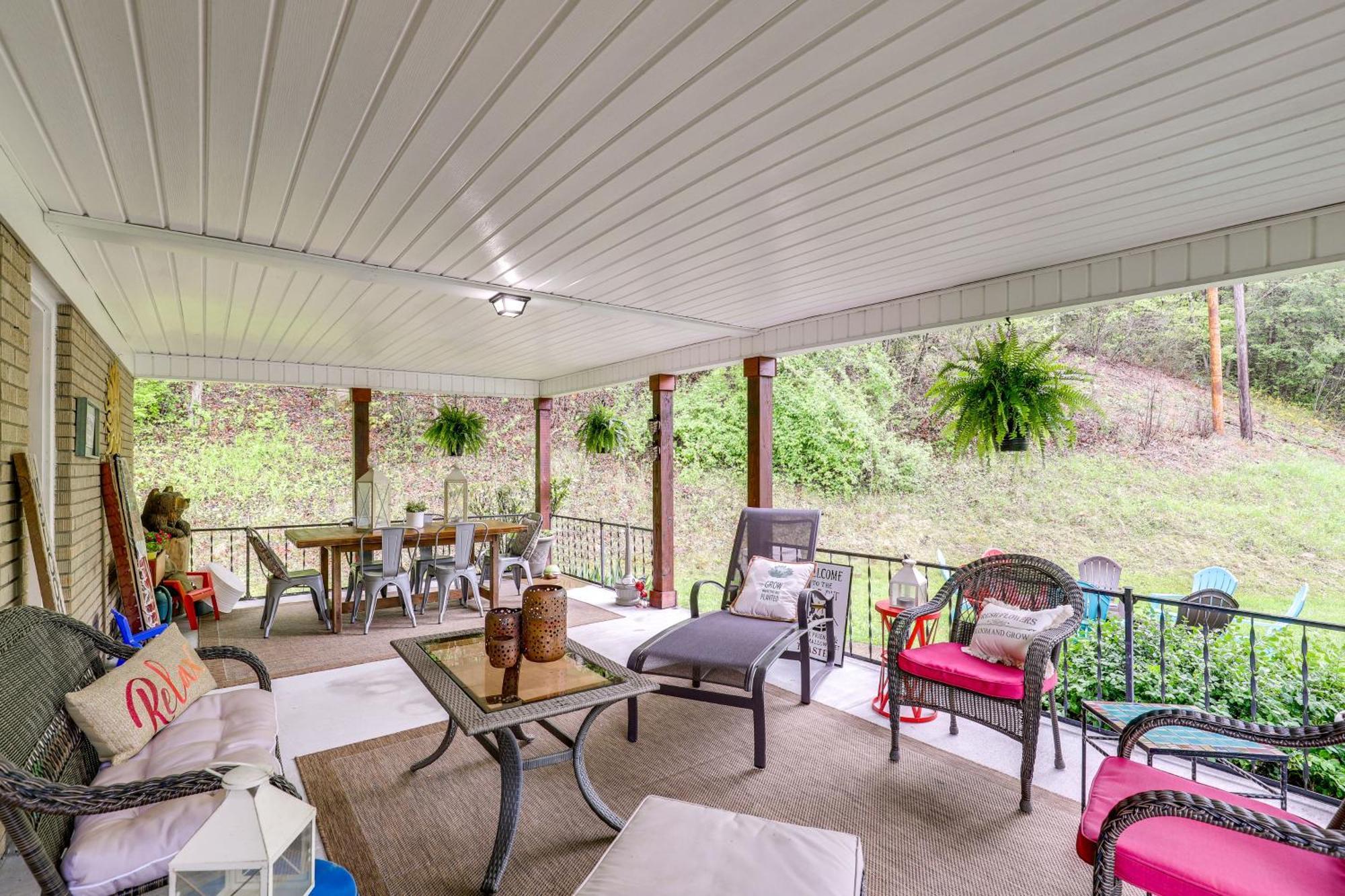 Updated Marshall Home With Fire Pit And Game Room! Buitenkant foto