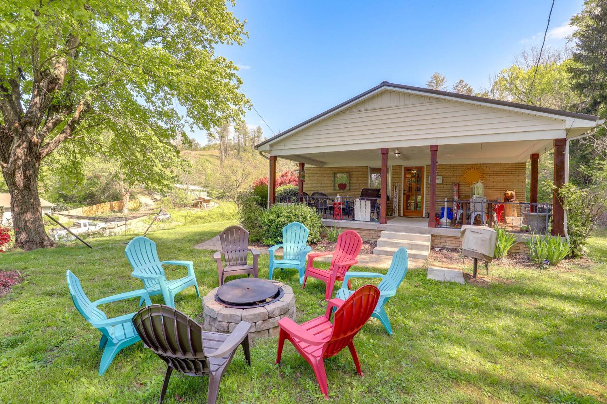 Updated Marshall Home With Fire Pit And Game Room! Buitenkant foto